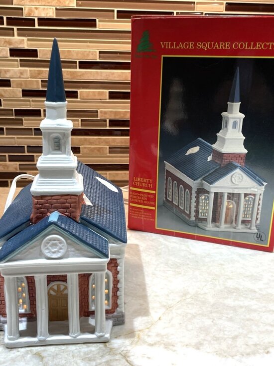 Dickens Keepsake Liberty Church 1994 Lighted Building Christmas Village NEW - Picture 1 of 14